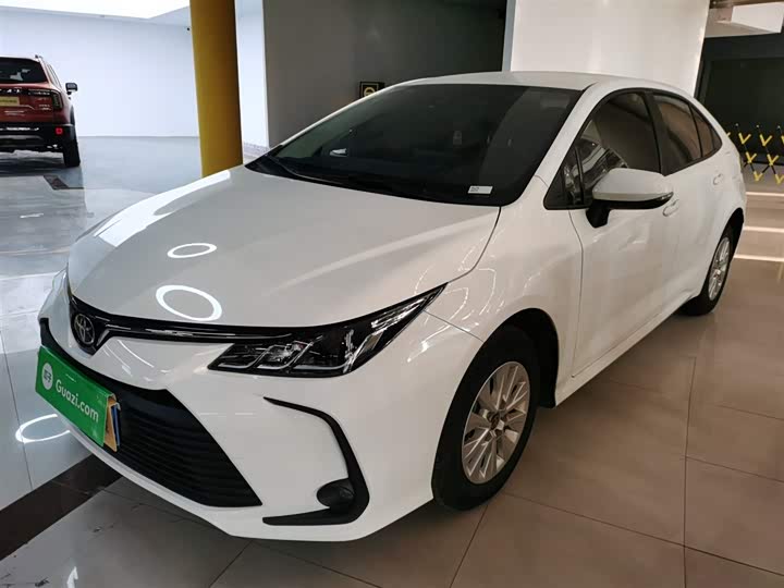 Фото 2 - Toyota Corolla