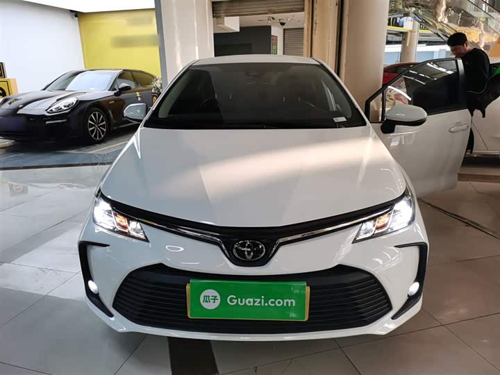 Фото 3 - Toyota Corolla