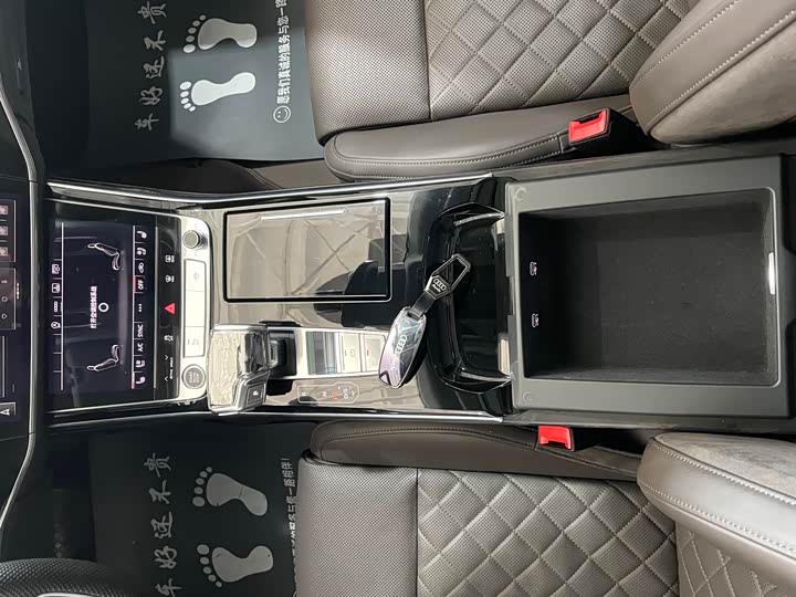 Фото 15 - Audi A8