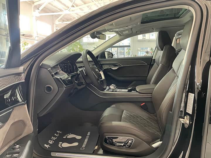 Фото 21 - Audi A8