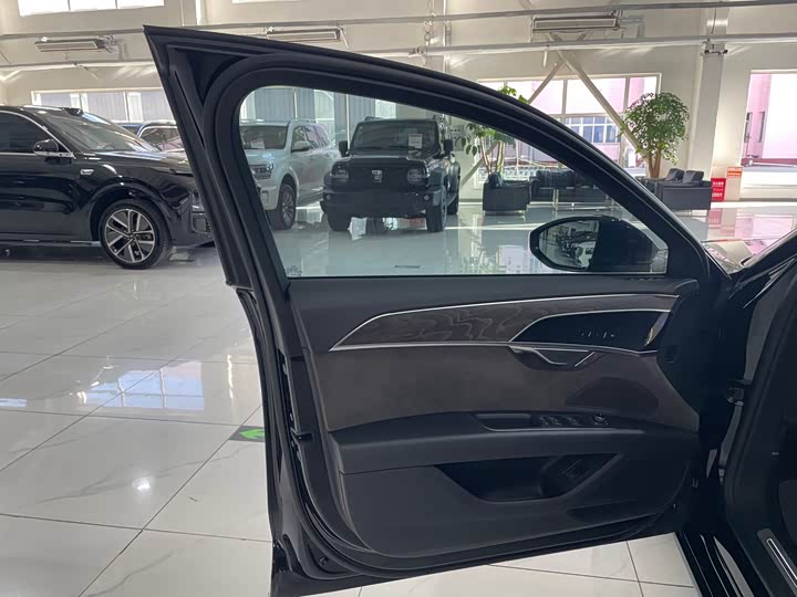 Фото 22 - Audi A8