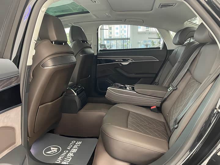 Фото 23 - Audi A8