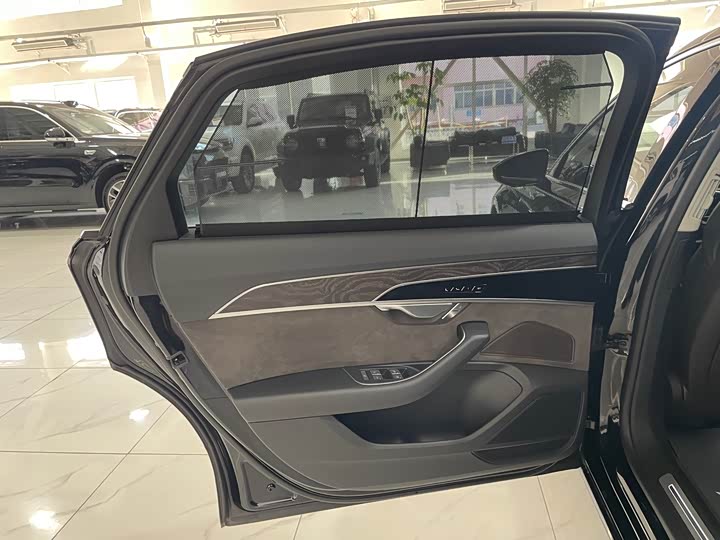 Фото 24 - Audi A8