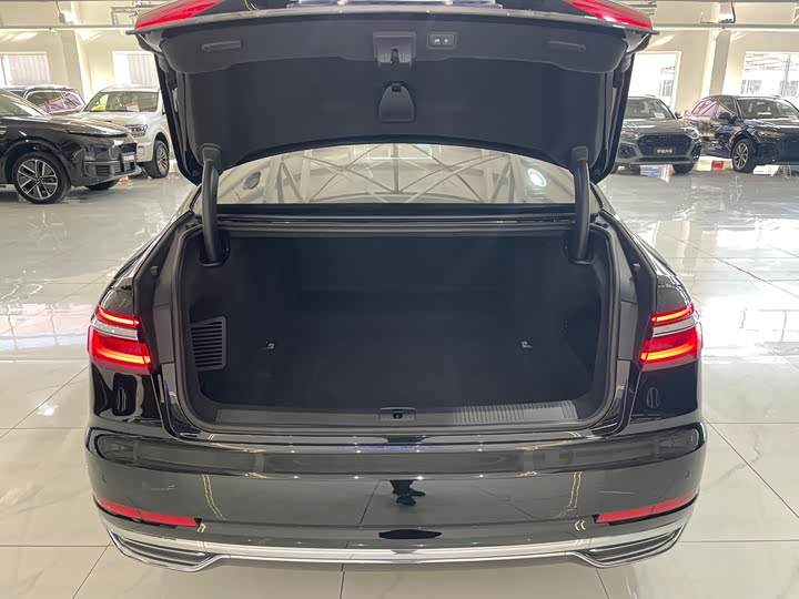 Фото 25 - Audi A8