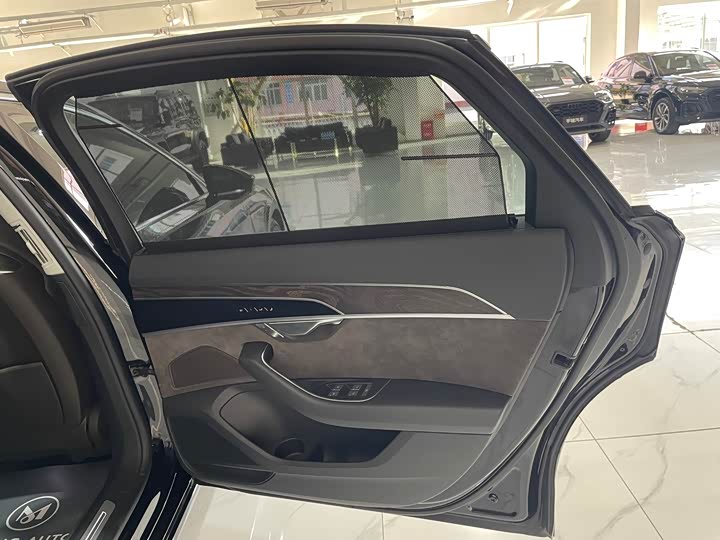 Фото 27 - Audi A8