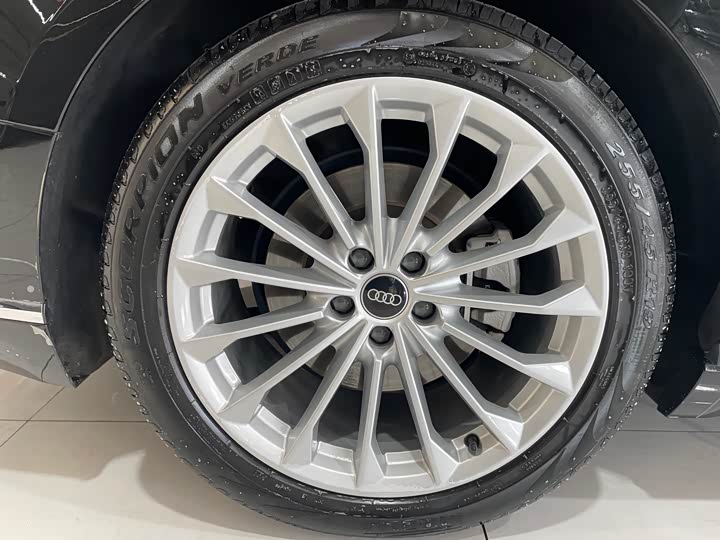 Фото 30 - Audi A8