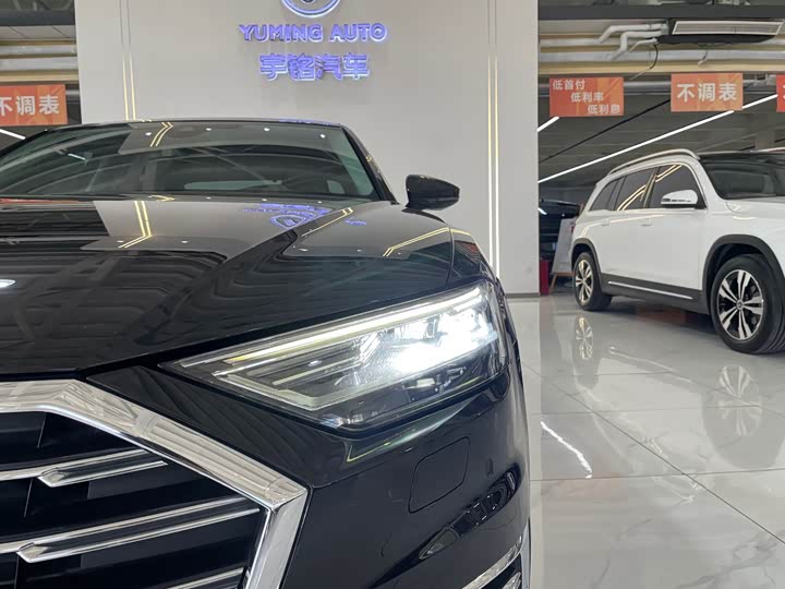 Фото 32 - Audi A8