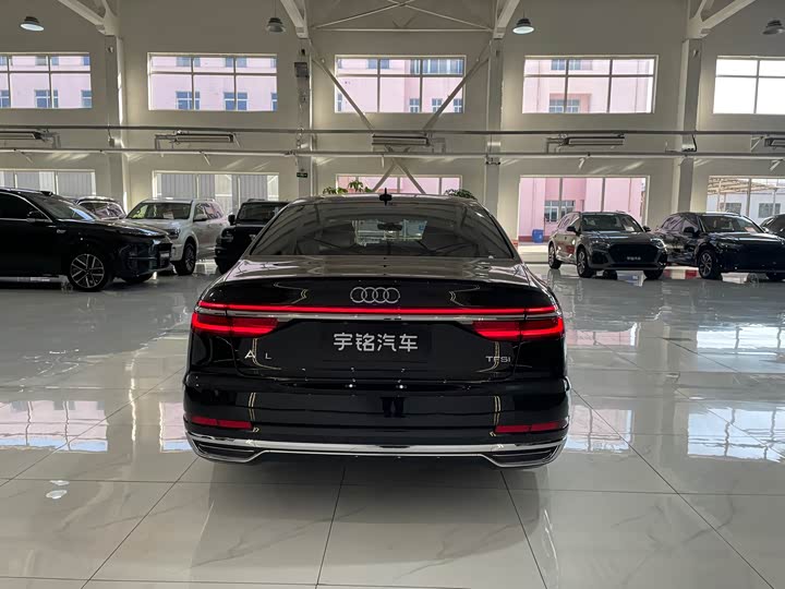 Фото 6 - Audi A8