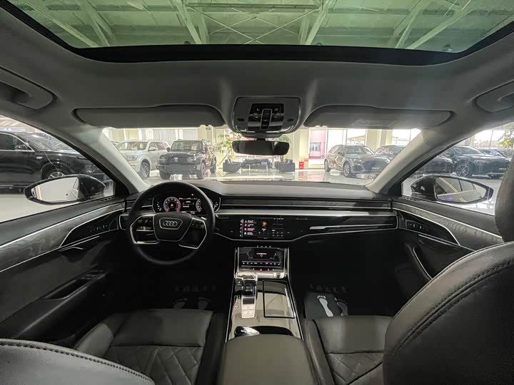 Фото 9 - Audi A8