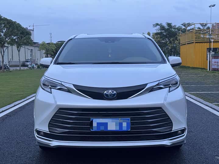 Фото 2 - Toyota Sienna