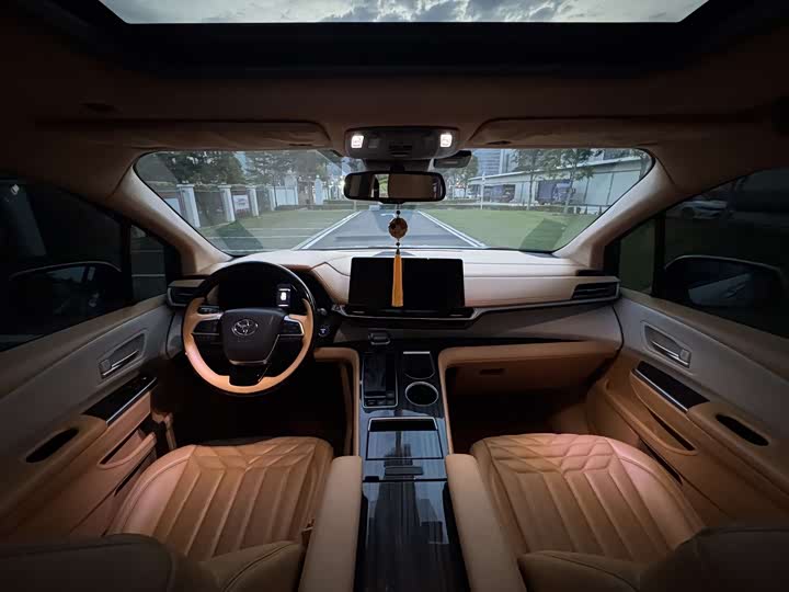 Фото 4 - Toyota Sienna