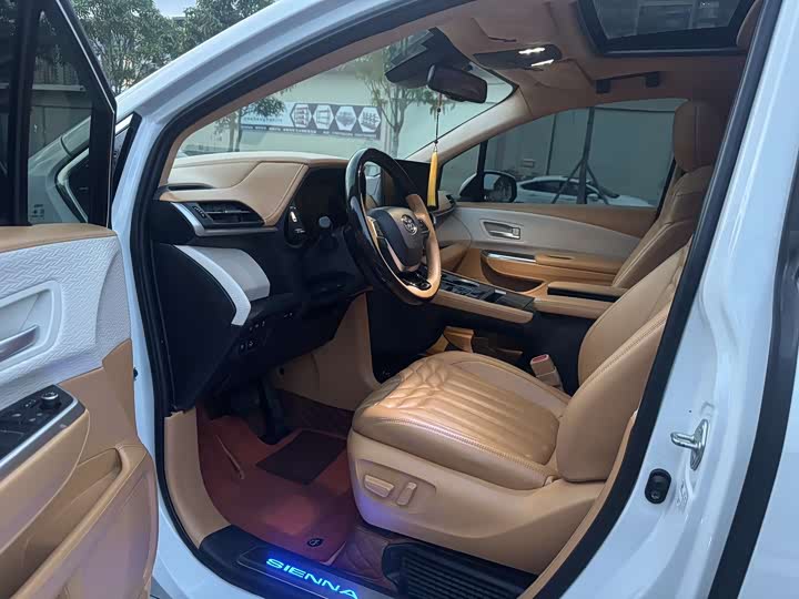 Фото 5 - Toyota Sienna