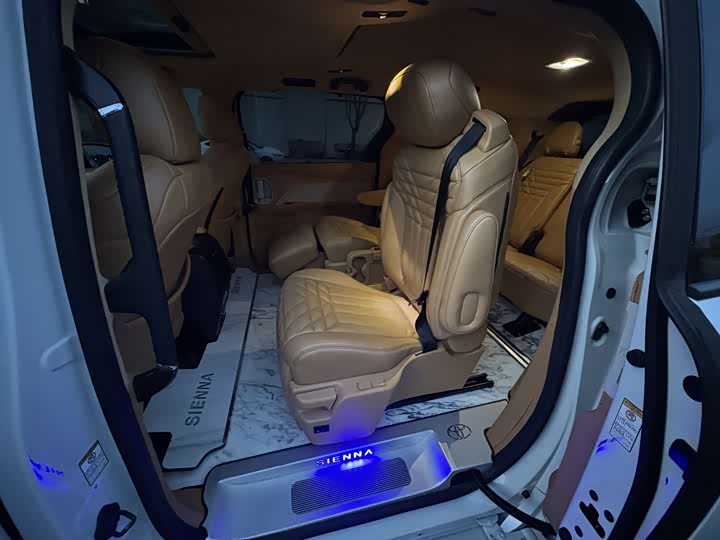 Фото 6 - Toyota Sienna