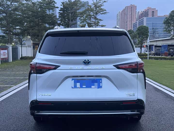 Фото 8 - Toyota Sienna