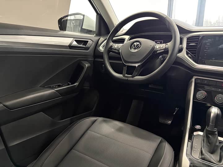 Фото 11 - Volkswagen T-Roc