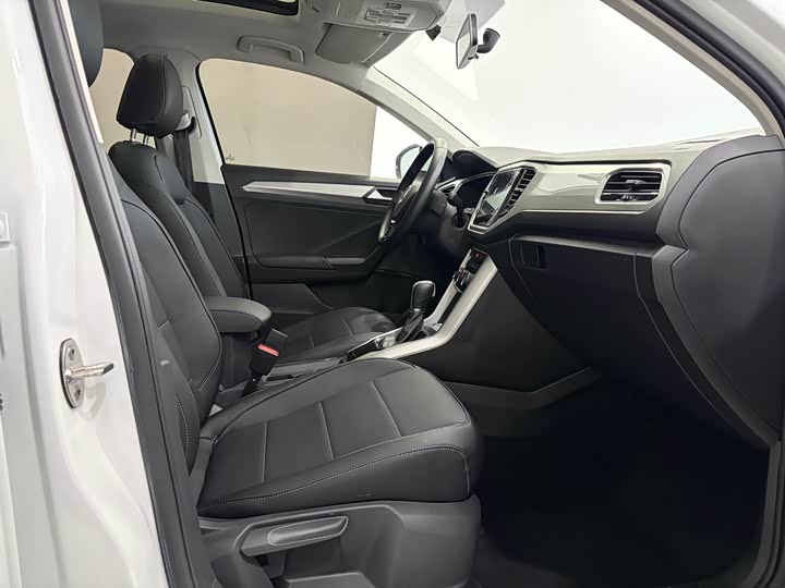 Фото 14 - Volkswagen T-Roc