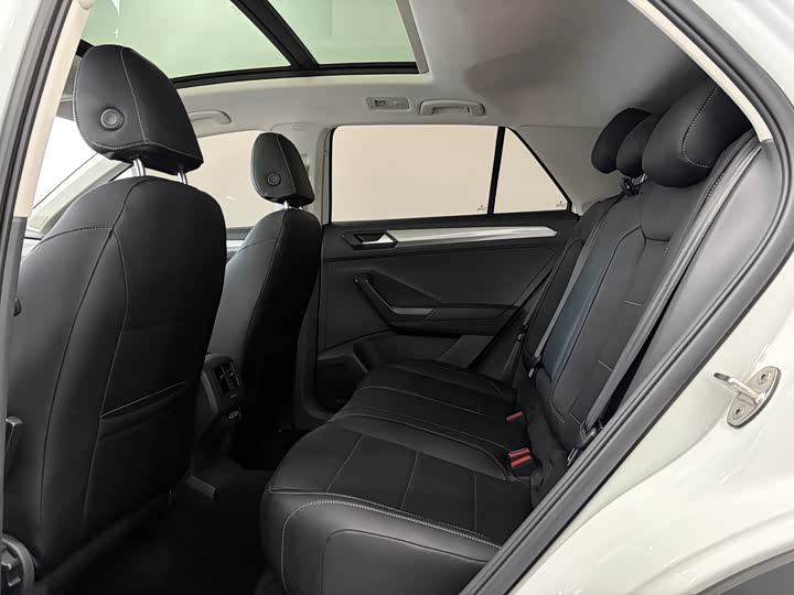 Фото 15 - Volkswagen T-Roc