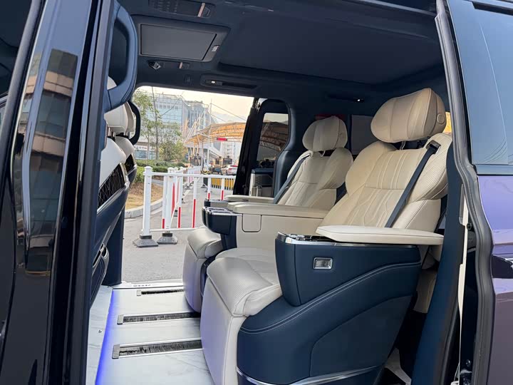 Фото 11 - Zeekr 009