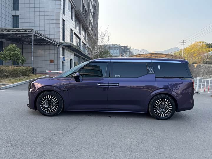 Фото 4 - Zeekr 009