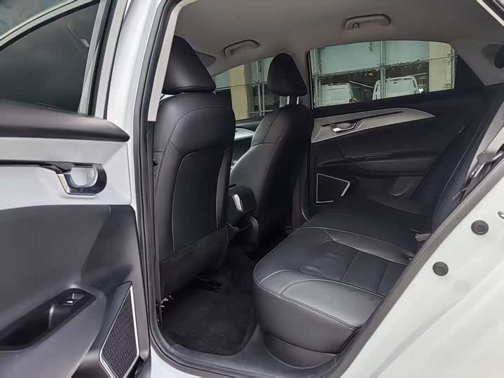 Фото 14 - Geely Geometry A