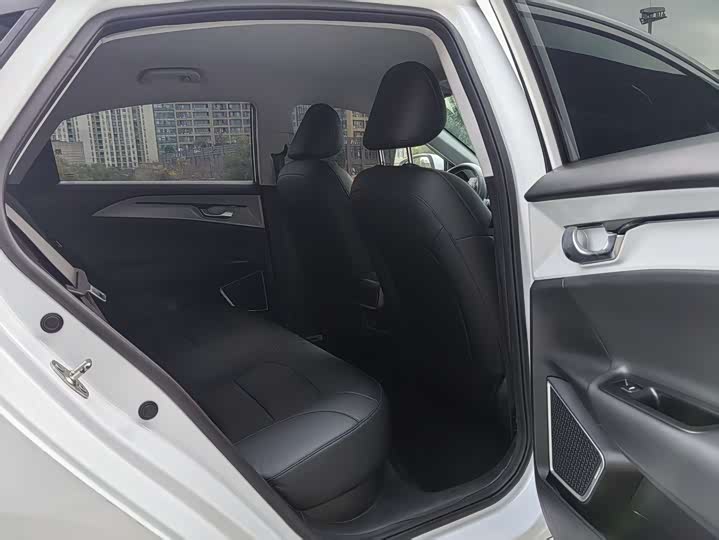 Фото 15 - Geely Geometry A