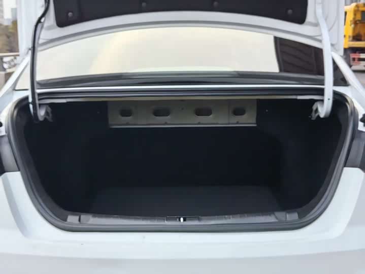 Фото 9 - Geely Geometry A