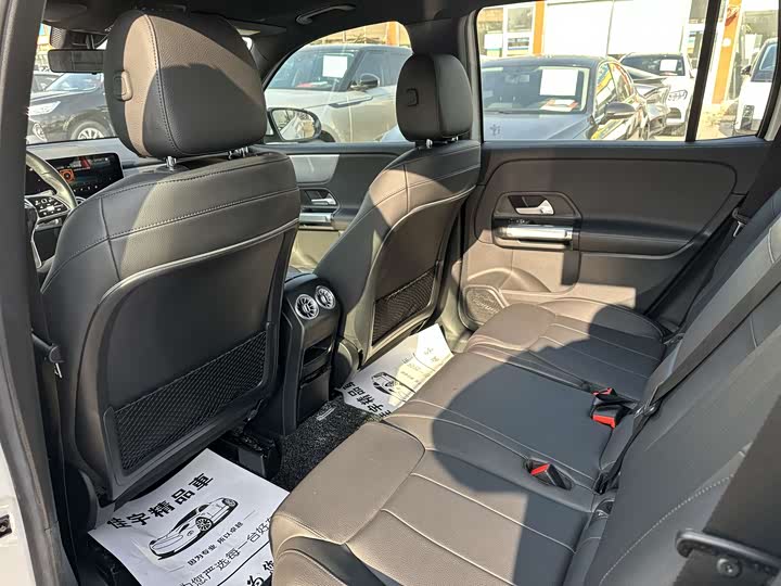 Фото 11 - Mercedes-Benz GLB-Class