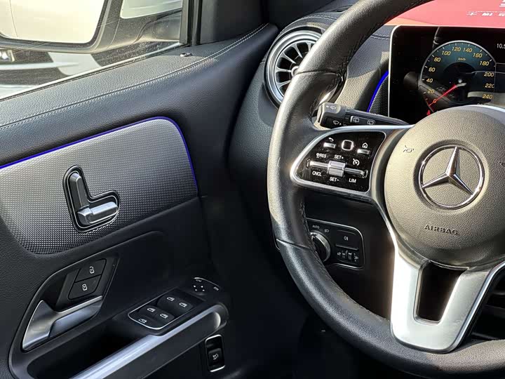 Фото 17 - Mercedes-Benz GLB-Class