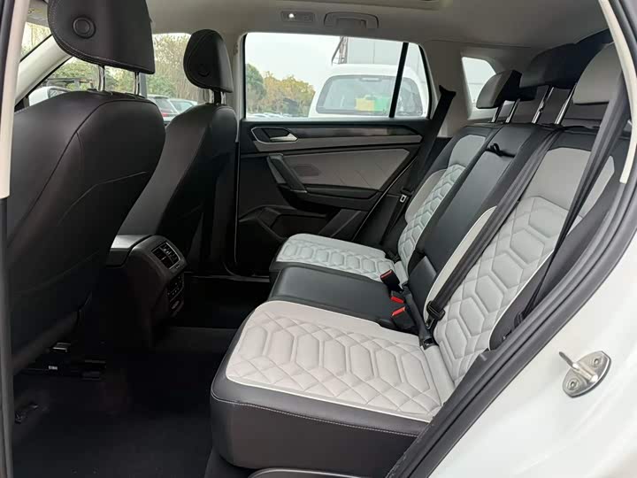 Фото 14 - Volkswagen Tayron