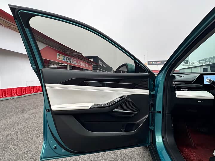 Фото 17 - Geely Galaxy L6