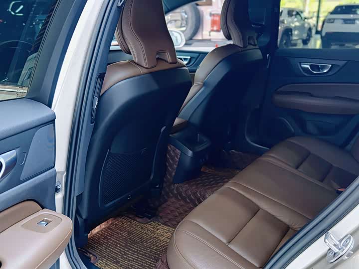 Фото 10 - Volvo S60