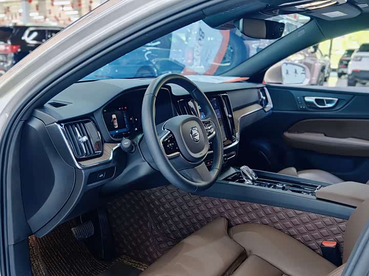 Фото 11 - Volvo S60