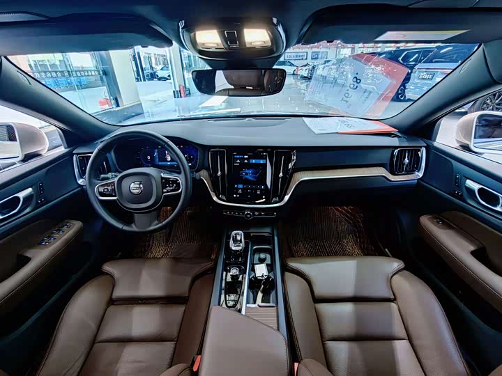 Фото 12 - Volvo S60