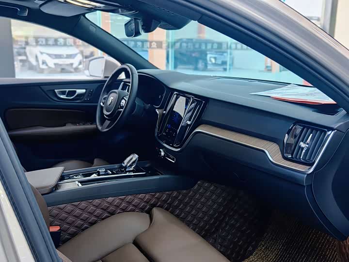 Фото 13 - Volvo S60