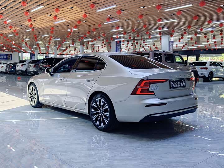 Фото 16 - Volvo S60