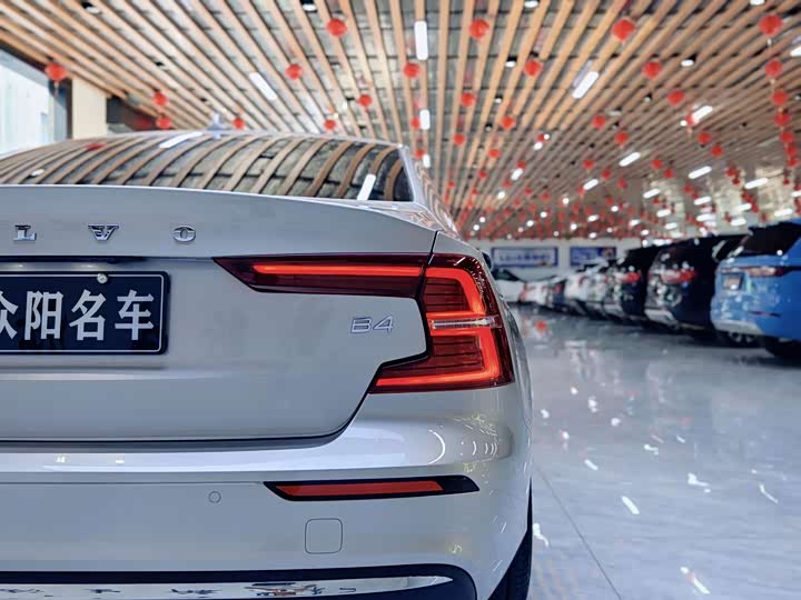 Фото 17 - Volvo S60