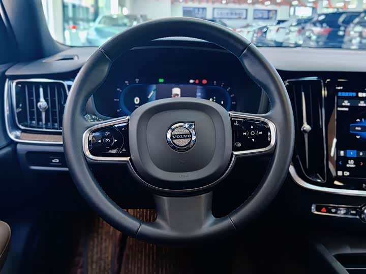 Фото 8 - Volvo S60