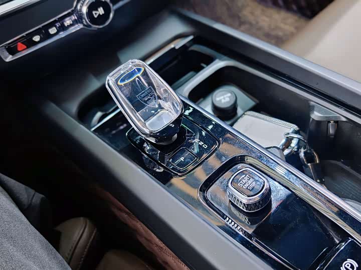 Фото 9 - Volvo S60