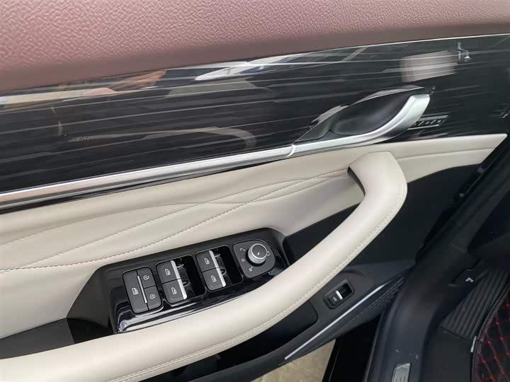 Фото 11 - Geely Monjaro