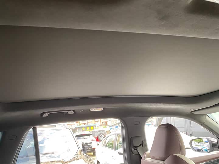 Фото 16 - Geely Monjaro