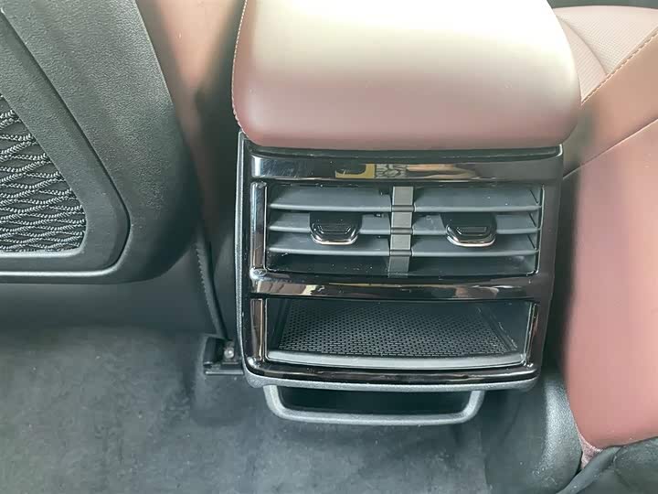 Фото 17 - Geely Monjaro