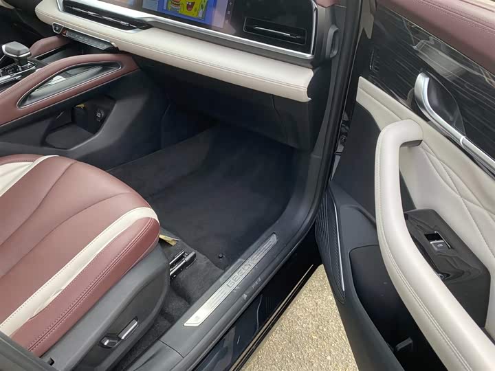 Фото 18 - Geely Monjaro