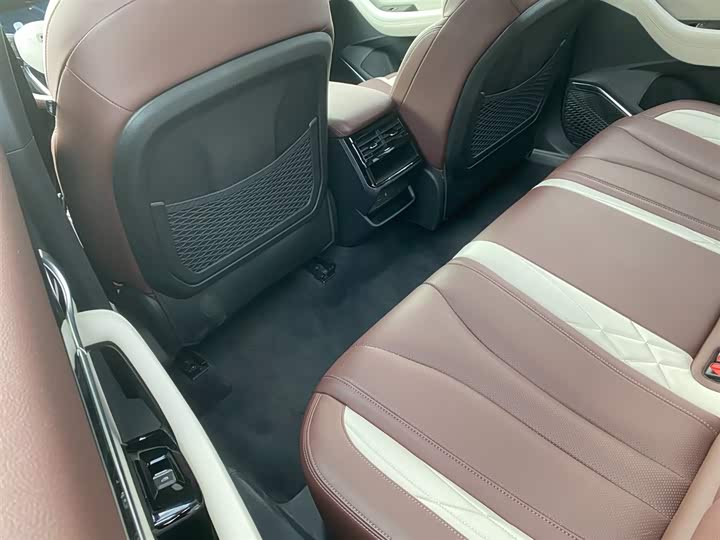 Фото 23 - Geely Monjaro