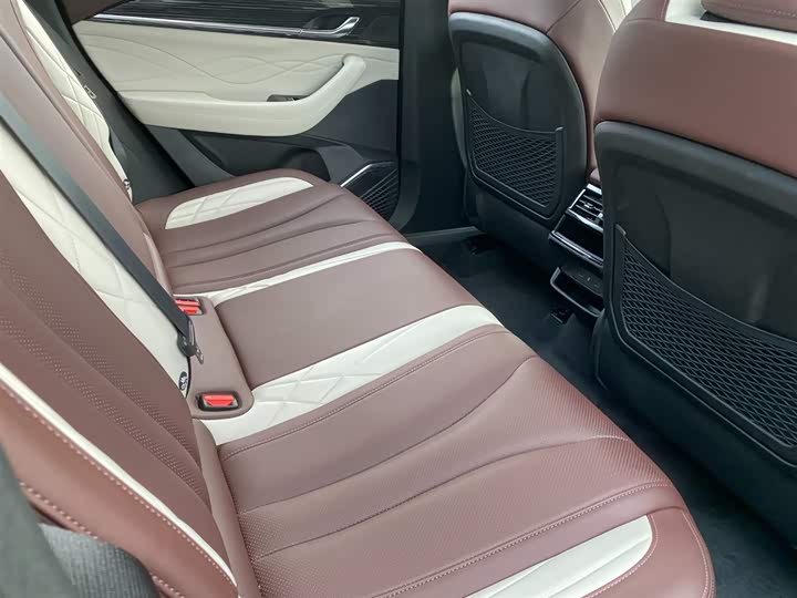 Фото 25 - Geely Monjaro