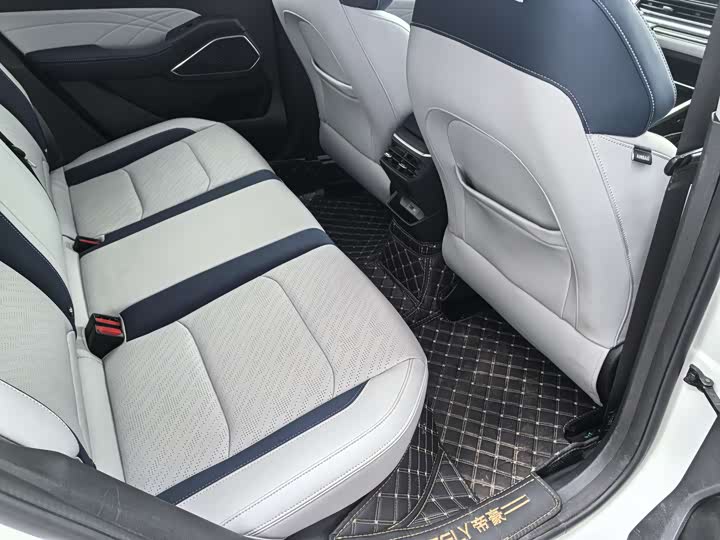 Фото 13 - Geely Emgrand