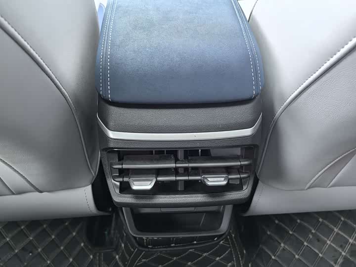 Фото 16 - Geely Emgrand