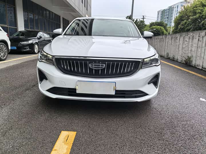 Фото 2 - Geely Emgrand