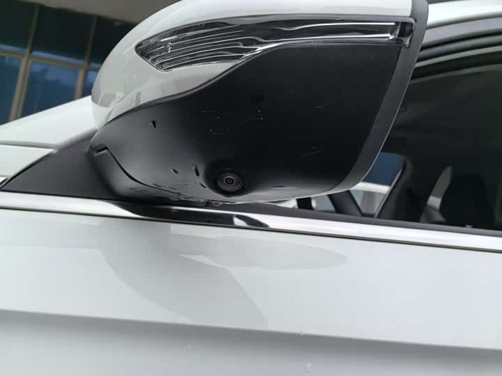 Фото 8 - Geely Emgrand