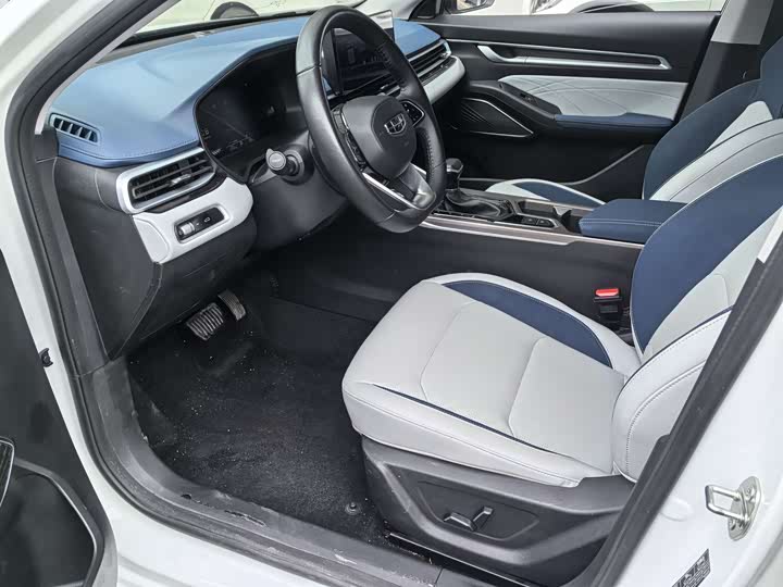 Фото 9 - Geely Emgrand