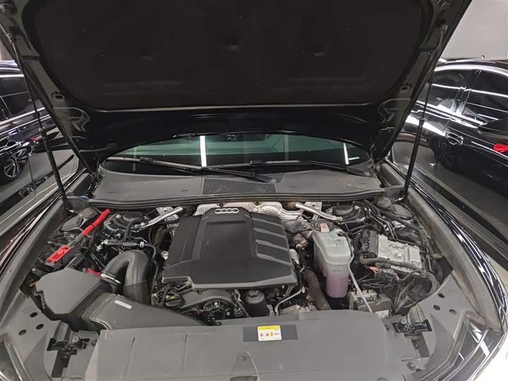 Фото 10 - Audi A6L